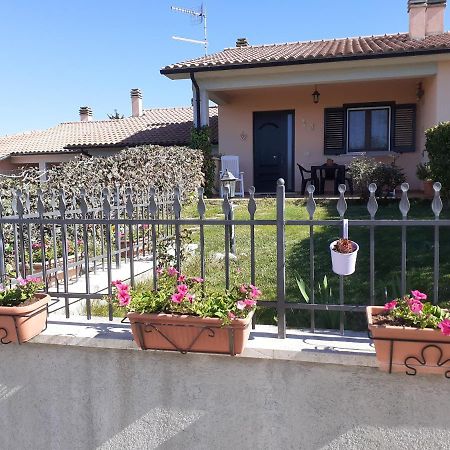 Residence Ai Campi Da Golf Saturnia Exterior photo