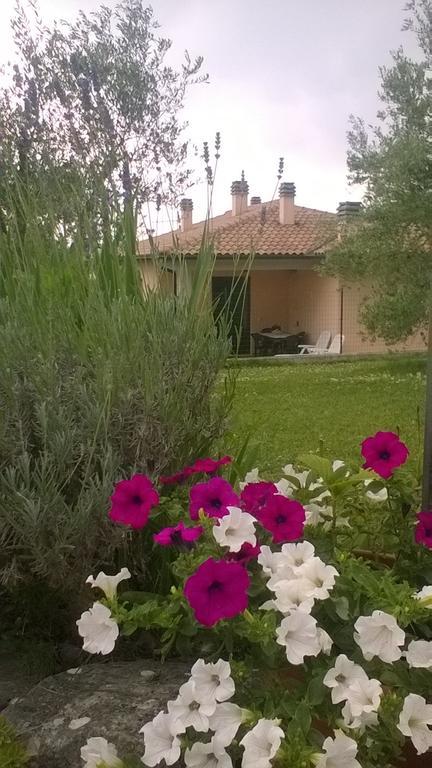 Residence Ai Campi Da Golf Saturnia Exterior photo