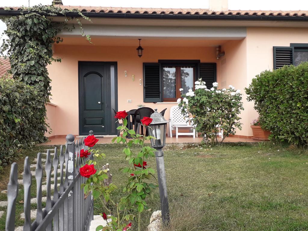 Residence Ai Campi Da Golf Saturnia Exterior photo
