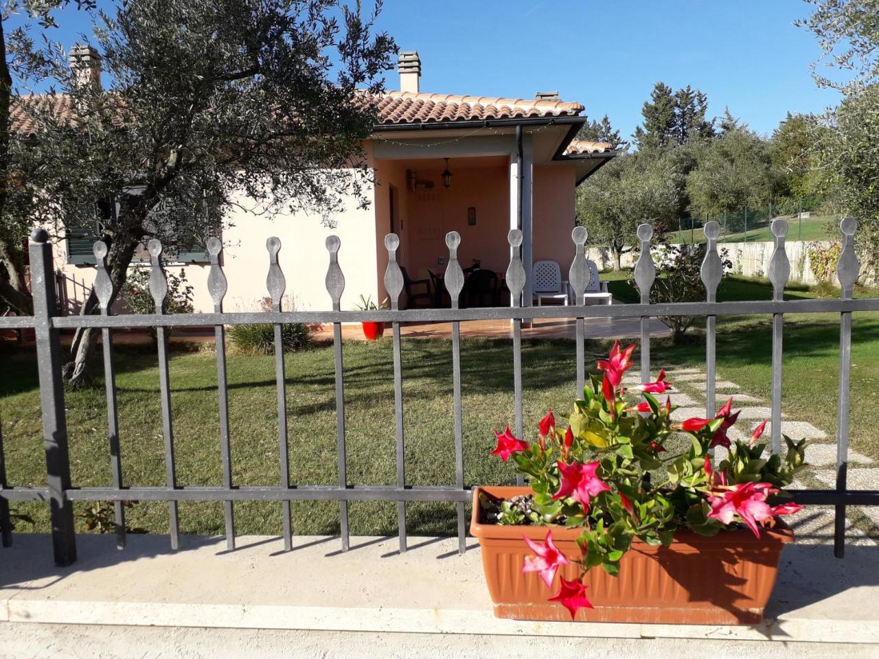 Residence Ai Campi Da Golf Saturnia Exterior photo